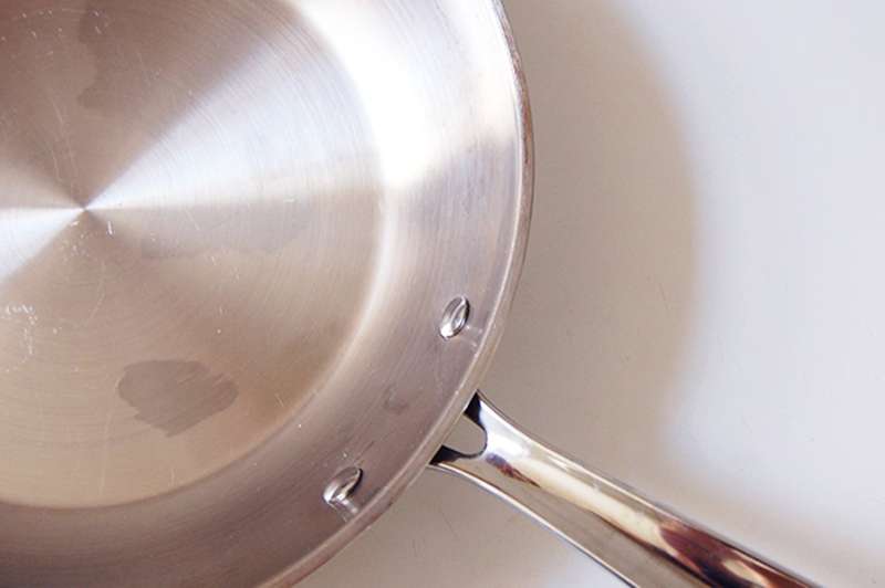 How to clean burnt stainless steel pots and pans naturally