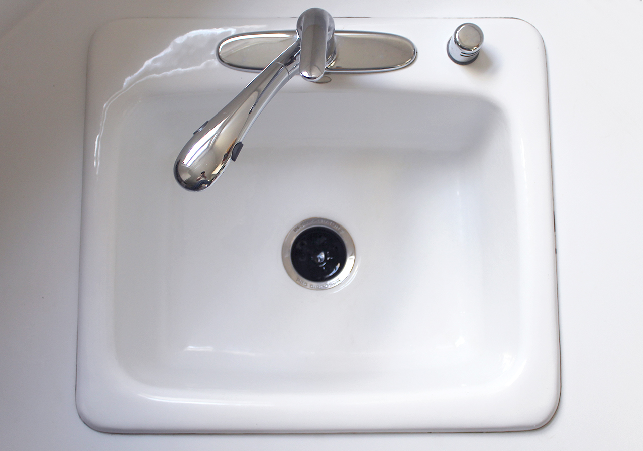 How to remove stains from a white porcelain kitchen sink