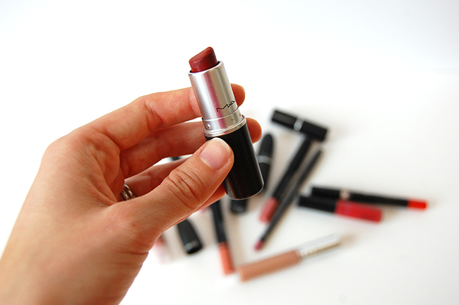 Minimizing your makeup collection - when to throw away old makeup plus a guide to makeup expiration
