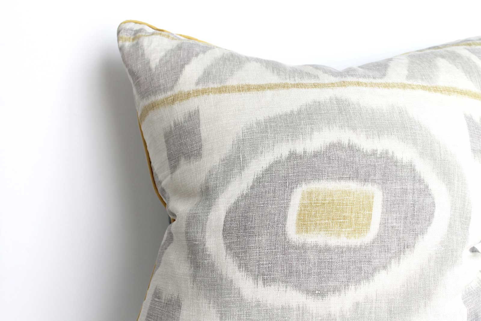 How to Clean Throw Pillow Inserts