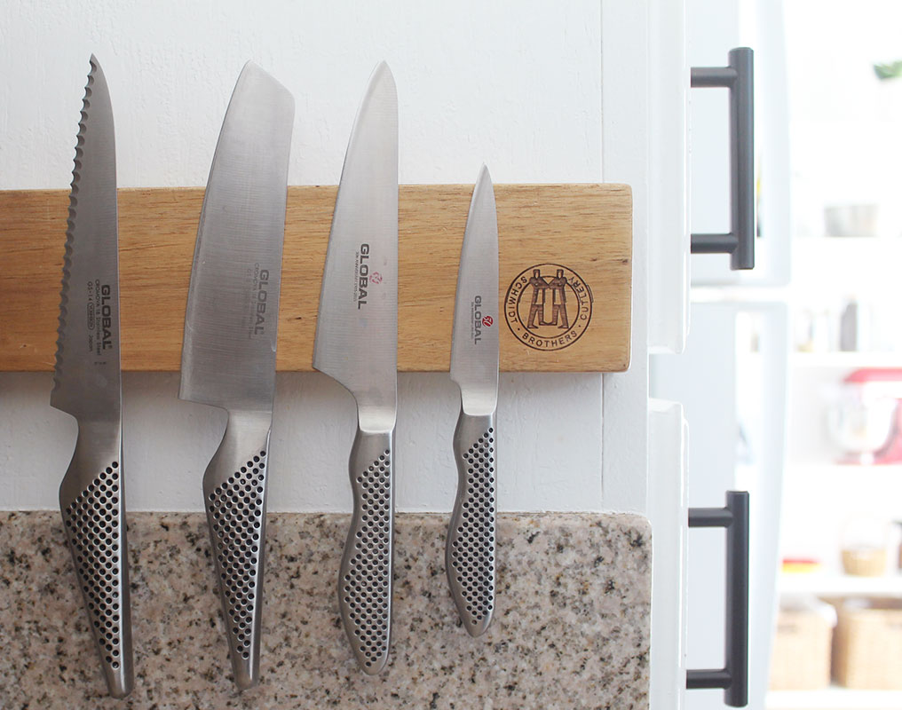 Wall mounted knife holder