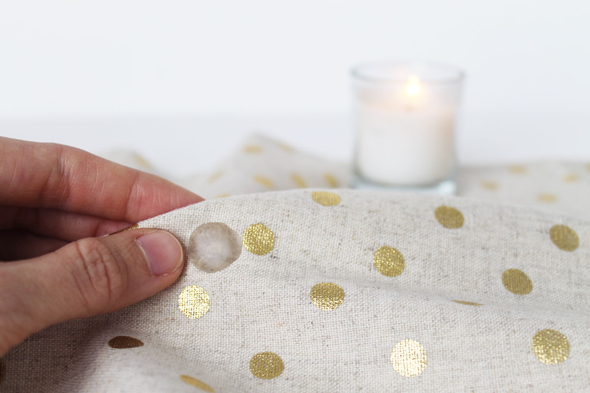 How to Remove Wax from a Tablecloth