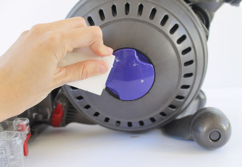 How to clean the exterior of a Dyson vacuum