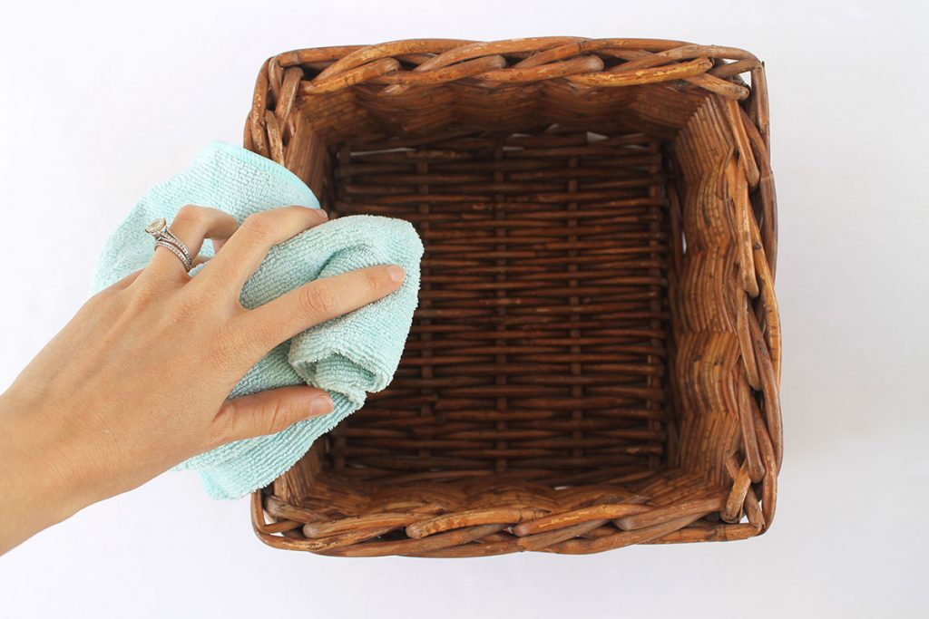 How to clean wicker baskets with microfiber