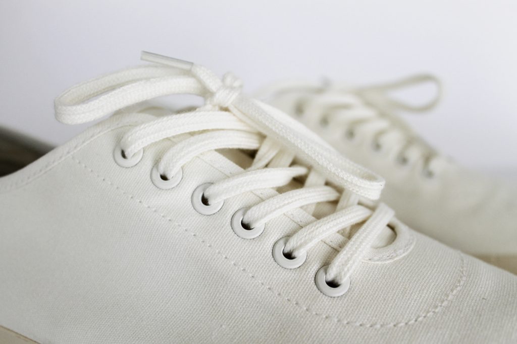 How to clean white shoelaces and get rid of stains