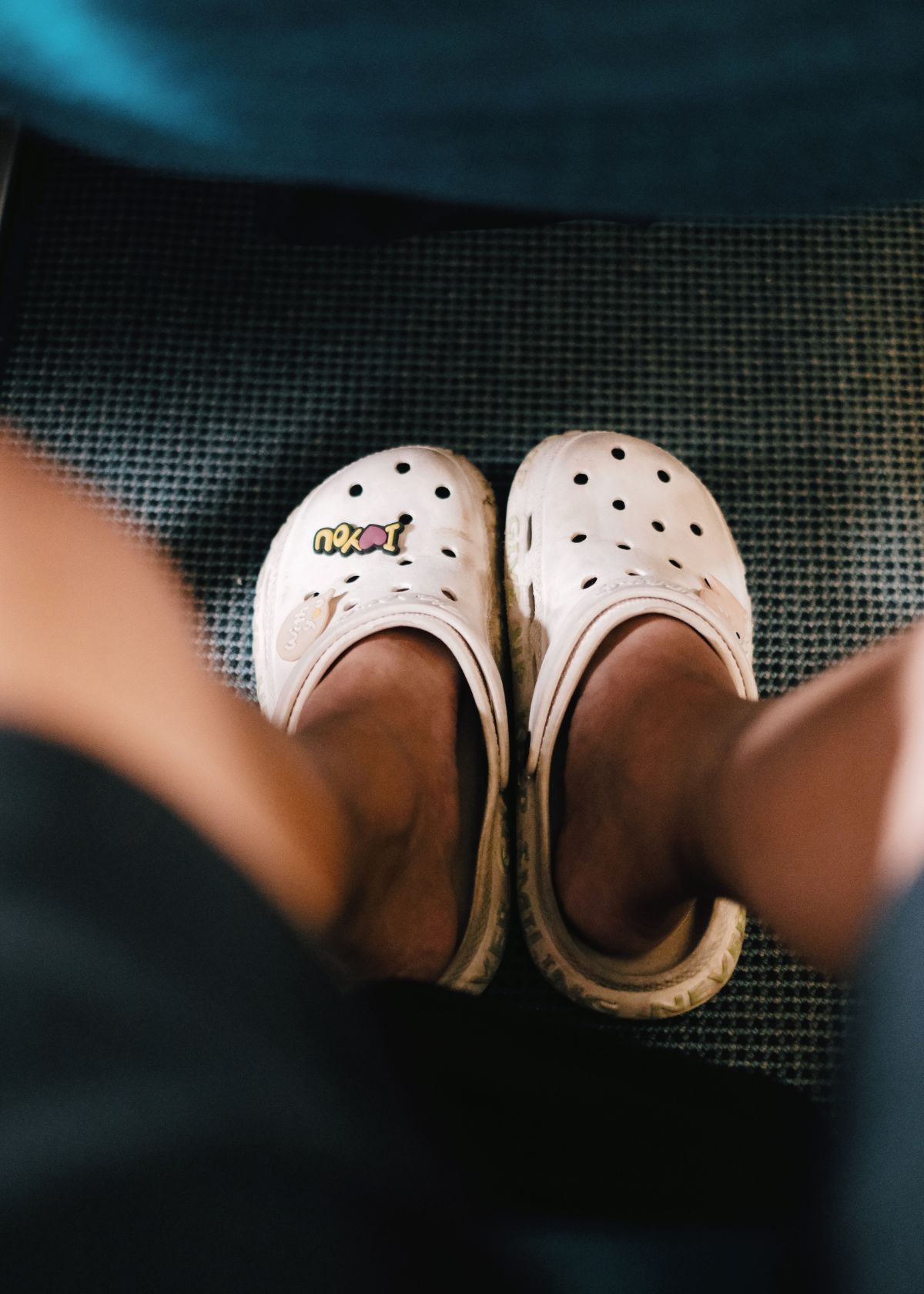 How to Clean White Crocs